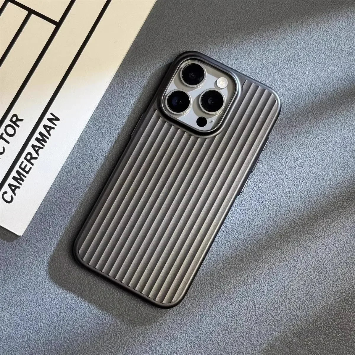 Stoßfeste Slim Metall-Look Handyhülle für iPhone