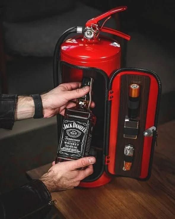 Hidden FireBar – Versteckte Mini-Bar im Feuerlöscher-Design für stilvolle Getränkeaufbewahrung