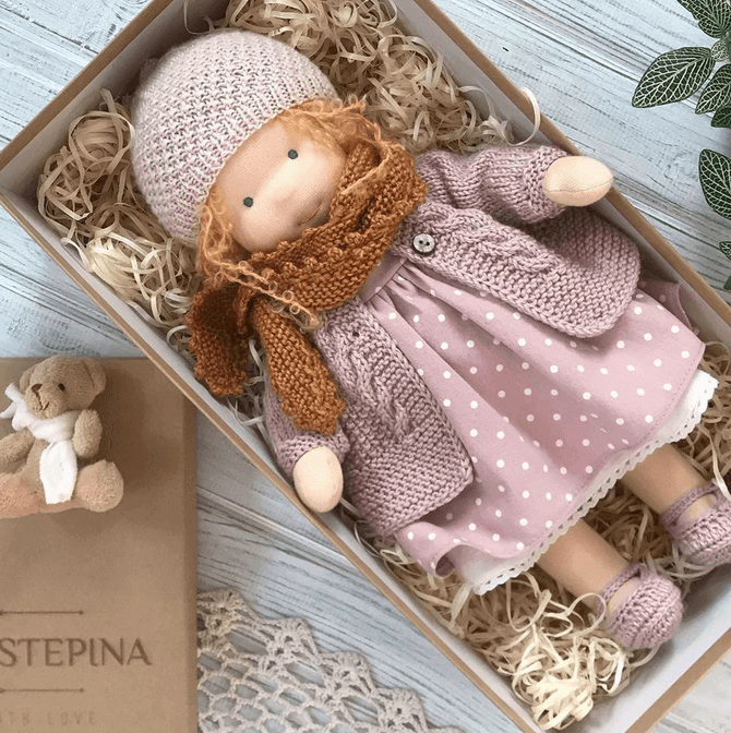 Handgefertigte Waldorf-Kuschelpuppe - Kuschelfreund für Kinder
