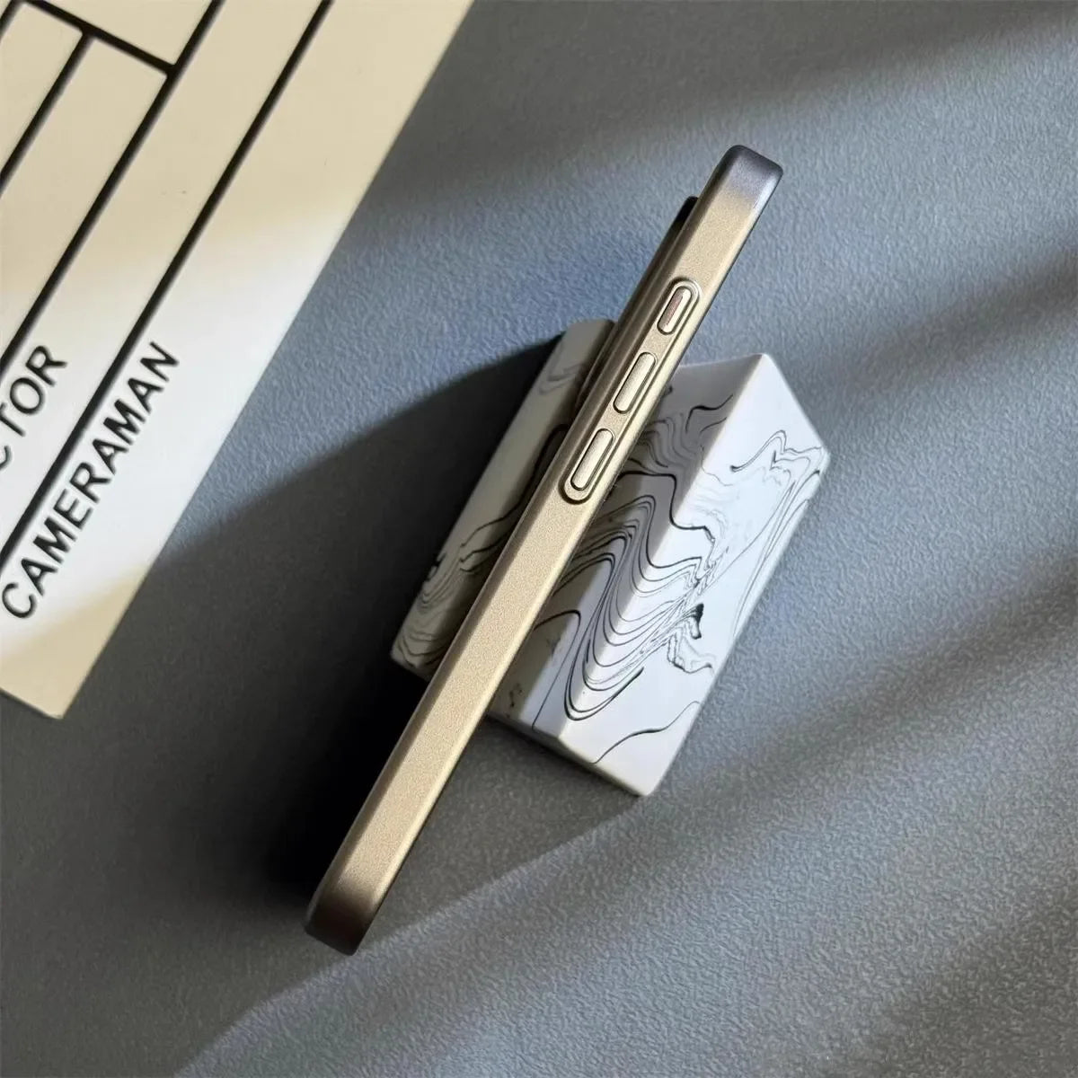 Stoßfeste Slim Metall-Look Handyhülle für iPhone